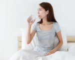 Should drinking water before bed have unexpected benefits and harms?