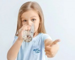 Tiết lộ sự thật nước ion kiềm trẻ em uống được không
