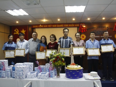 Chúc mừng sinh nhật tháng 1/2020 & Trao bằng khen cá nhân, tập thể xuất sắc 2019