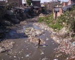 Báo động tình trạng ô nhiễm nguồn nước mặt tại các đô thị