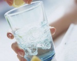 Cách uống nước để tránh bệnh tật vào mùa hè