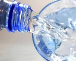 Vì sao có nước vòi ‘siêu sạch’ nhưng dân Singapore thích nước đóng chai?